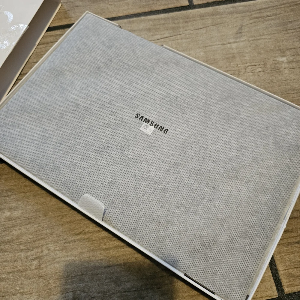 Samsung Galaxy Tab A9+ Silver White Packaging
